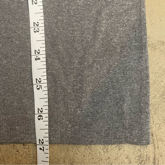 Lululemon Swiftly Tech Short-Sleeve Shirt Hip length Women’s Sz 8 Heather Gray - Picture 8 of 8
